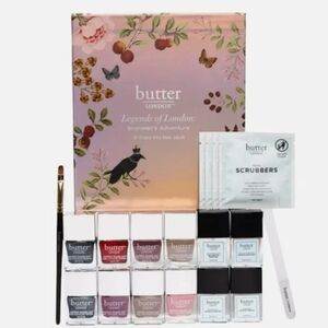 butter LONDON Legends of London: Branwens Adventure, 19-piece Pro Nail Vault New